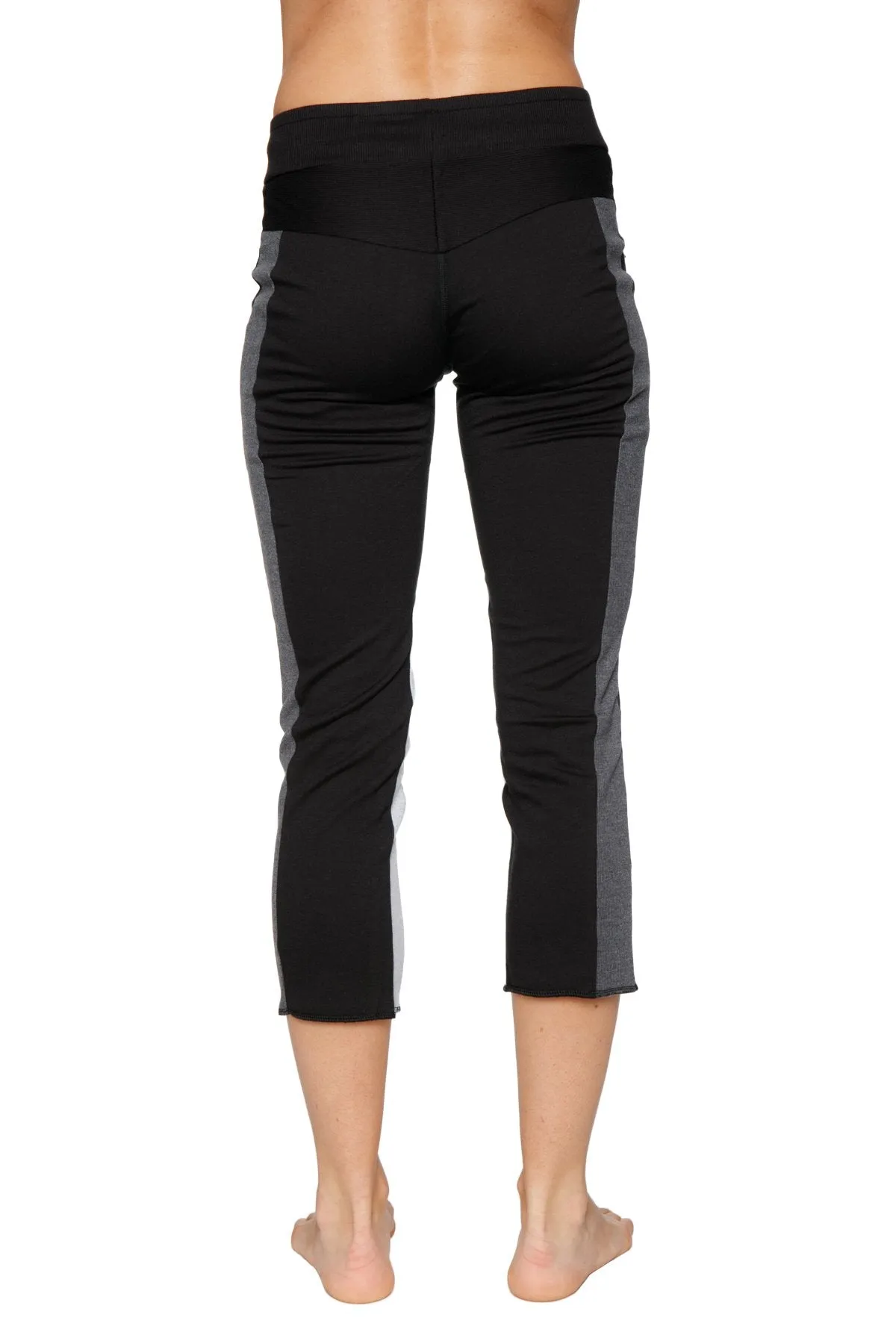 4/5 Length Zipper Pocket Capri Yoga Pant (Black w/Charcoal & Grey)