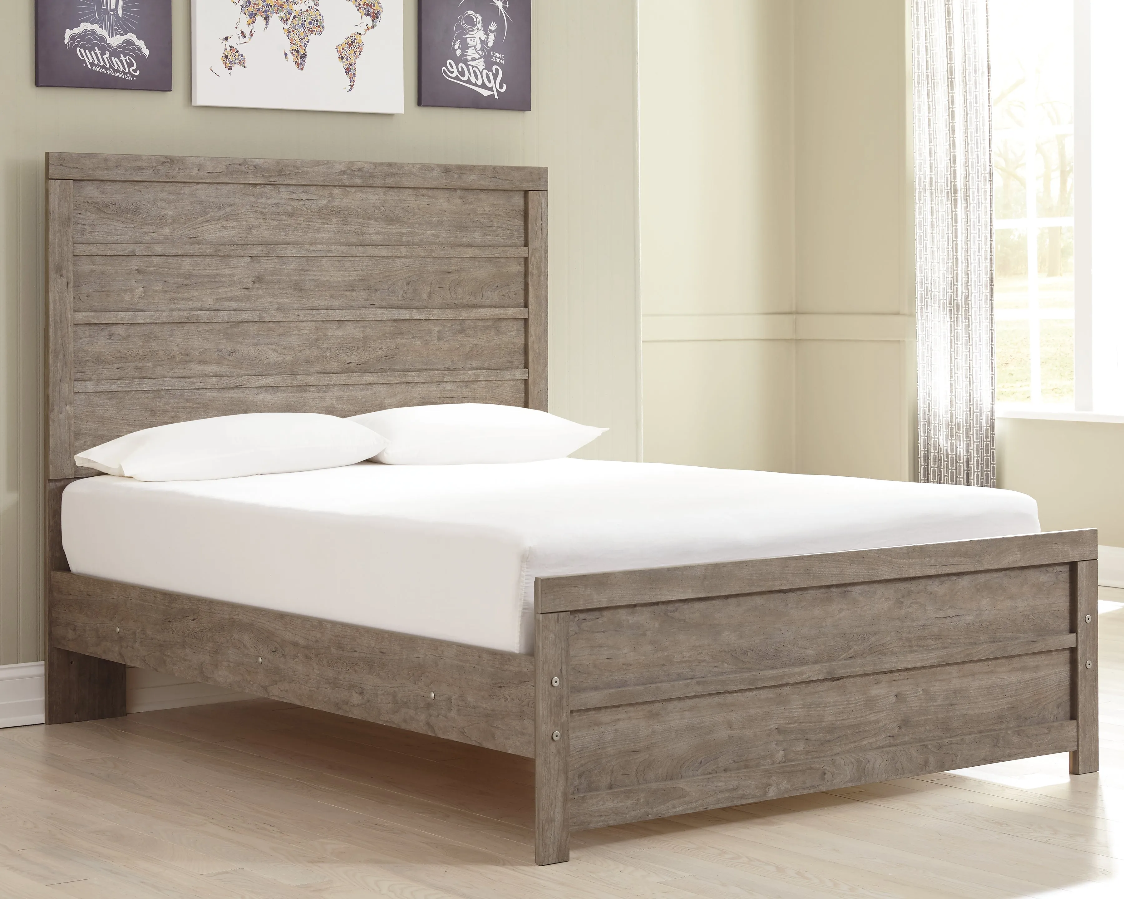Culverbach Full Panel Bed with Mirrored Dresser in Gray